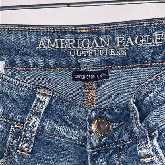 Light wash distressed jeans - Picture 9 of 14